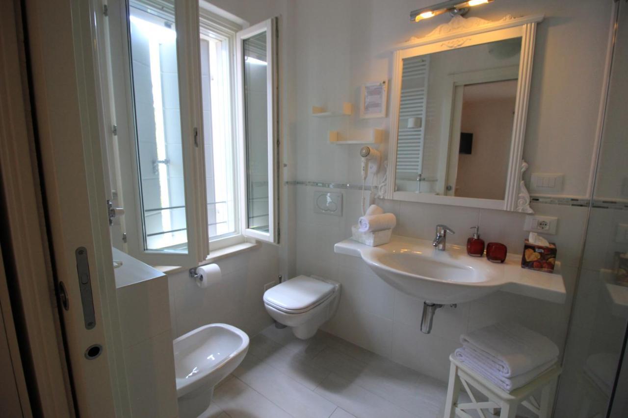 Rooms Il Punto Peschiera del Garda Kültér fotó