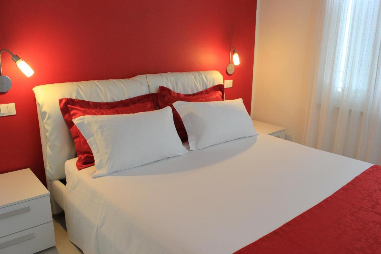 Rooms Il Punto Peschiera del Garda Kültér fotó